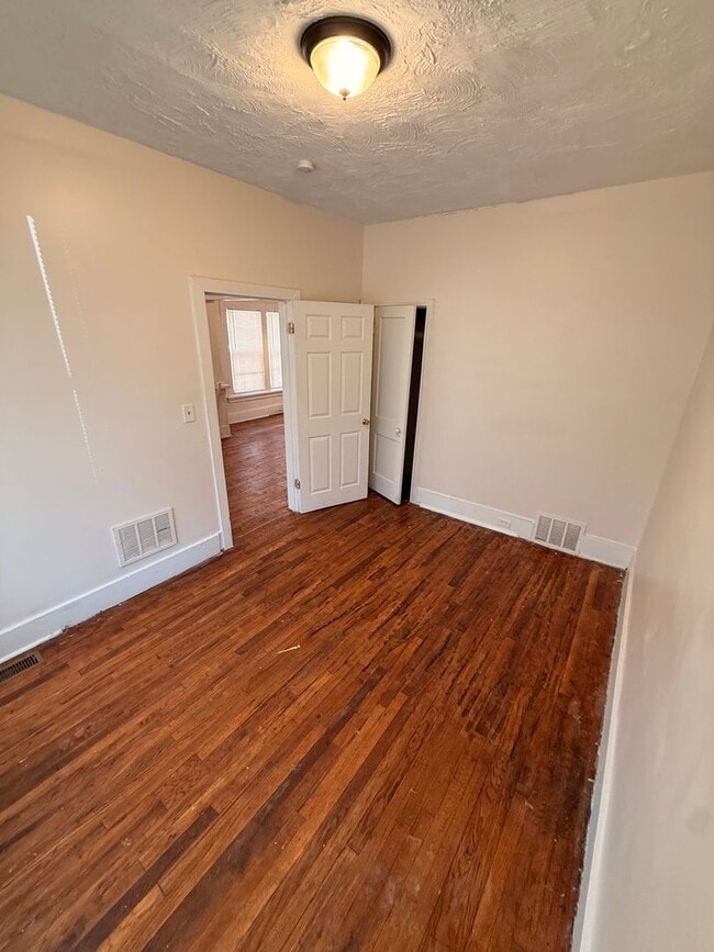 Building Photo - 1311 E Nevada St