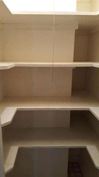 Building Photo - 316 1/2 E 7th Street Unit