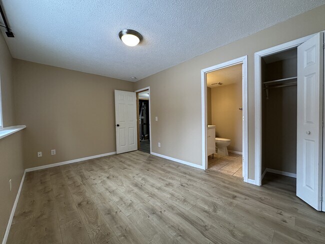 Building Photo - 405 Village Pkwy