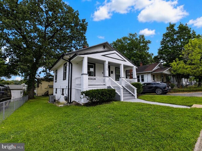 Building Photo - 6008 Addison Rd