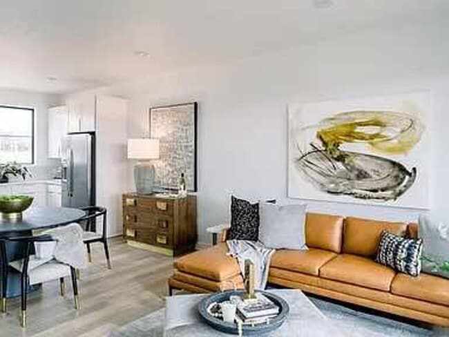 Building Photo - 1345 Keosauqua Way