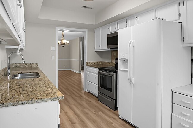 Building Photo - Spacious, Newly Renovated Villa Overlookin...