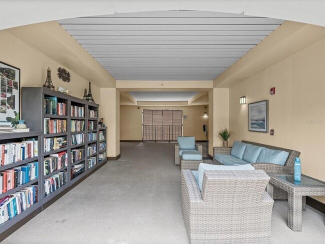 Building Photo - 200 4th Ave S