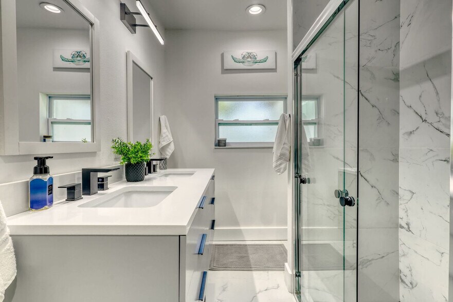 Building Photo - 106 Playmore Dr