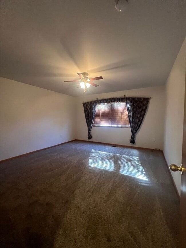 Building Photo - Large 3 bed 2.5 ba Duplex In West Loveland