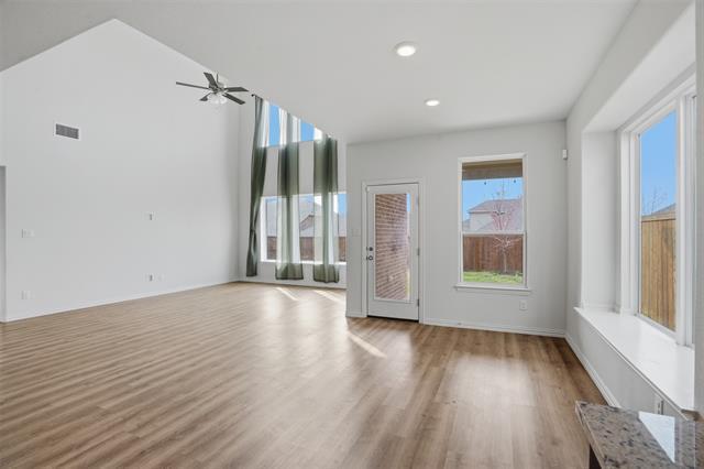 Building Photo - 1216 Rosebay Dr