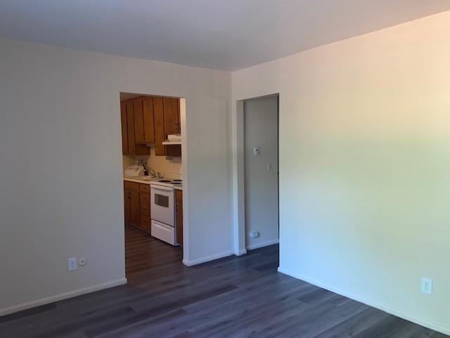 Building Photo - 305 Columbia Rd