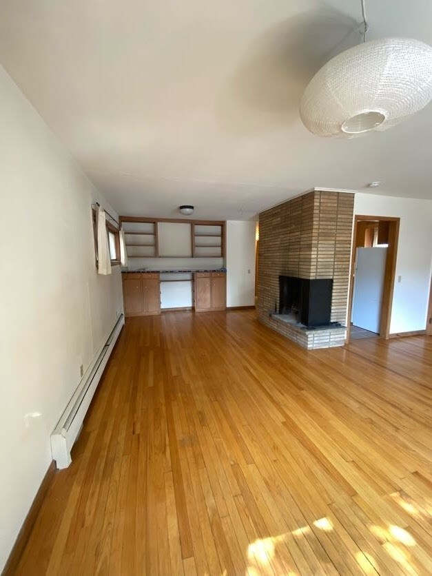 Building Photo - 1030 E Johnson St