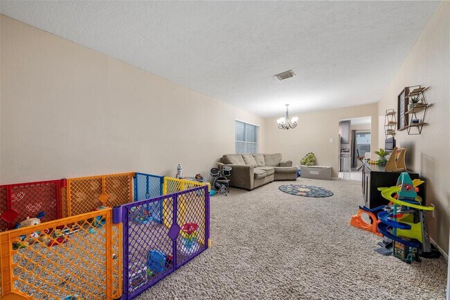 Building Photo - 401 Stockbridge Ln