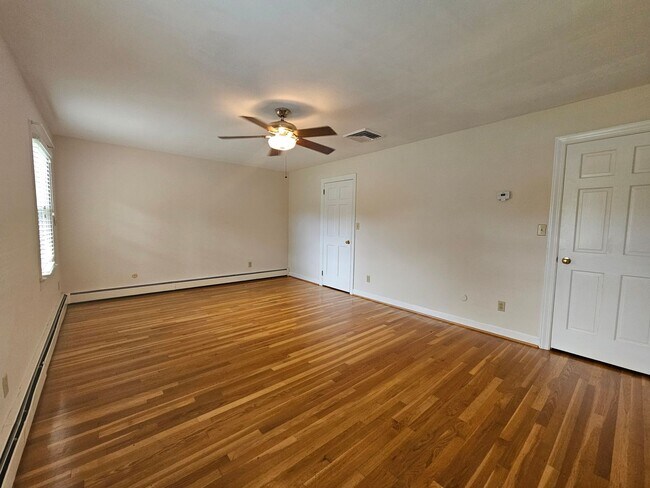 Building Photo - WITCH DUCK POINT