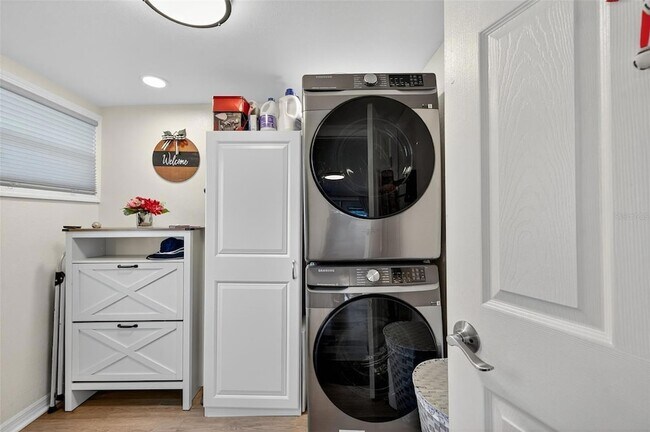 Building Photo - 11761 80th Ave