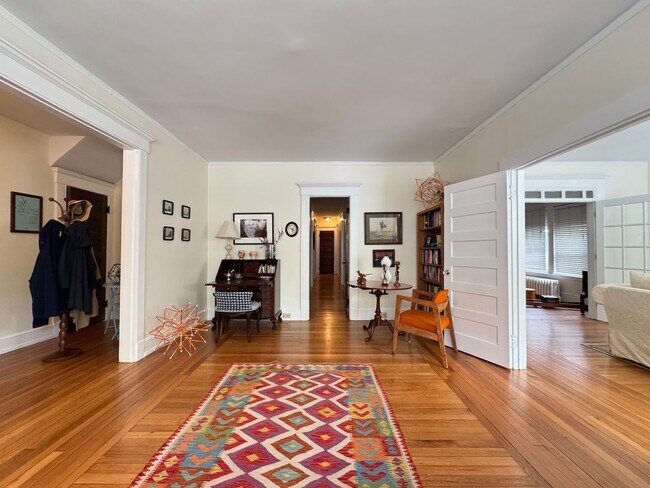 Building Photo - Spacious 2-Bedroom, 2-Bath in East Rock – Newly Renovated!