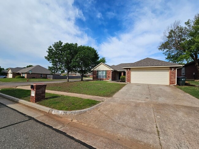 Building Photo - (3) Bed/(2) Bath in Tecumseh Ridge Addition Avail NOW! Pets Negotiable.