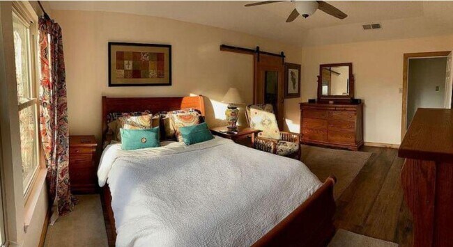 Building Photo - 2.35-acre farmhouse in the heart of Cedar Park available for rent!