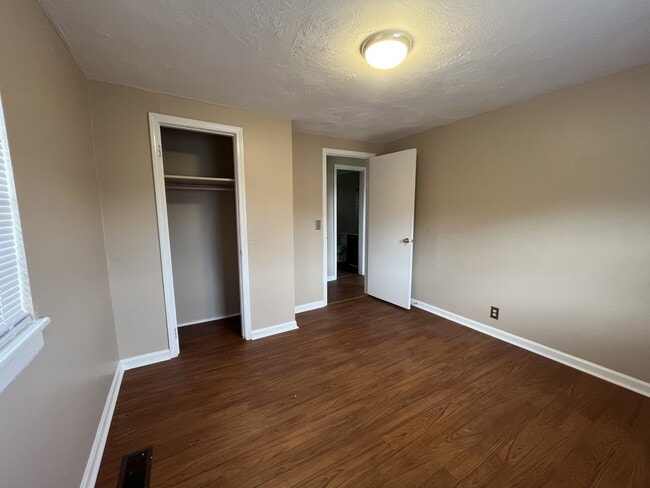 Building Photo - 1077 Williston Rd