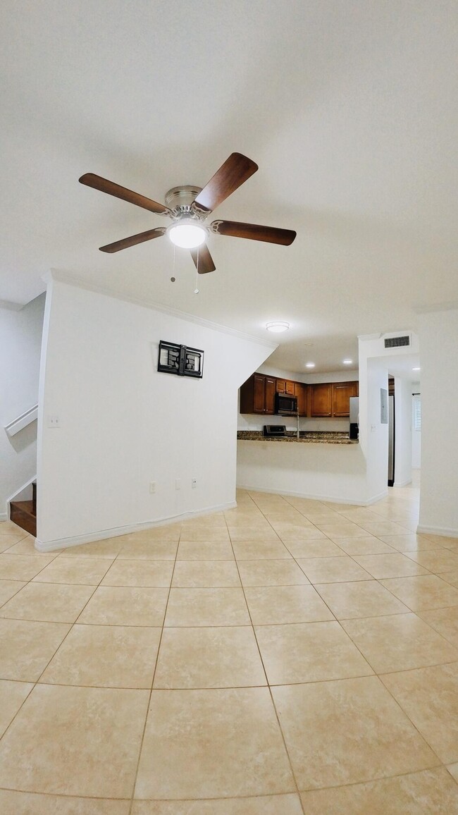 Building Photo - 1000 Palm Trail