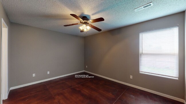 Building Photo - 1270 N Curtis Ct