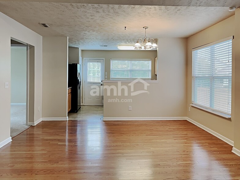 Building Photo - 2104 Erin Ln
