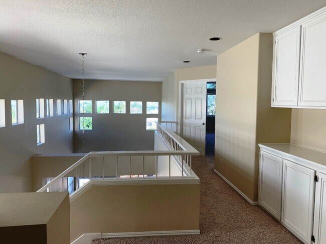 Building Photo - Downstairs bed + bath in gated community w...