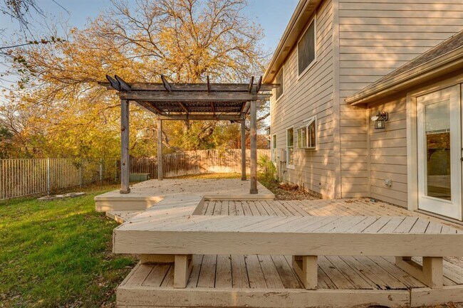 Building Photo - 2304 Willow Way