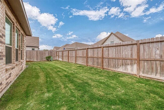 Building Photo - 402 Jolly Ginger Dr