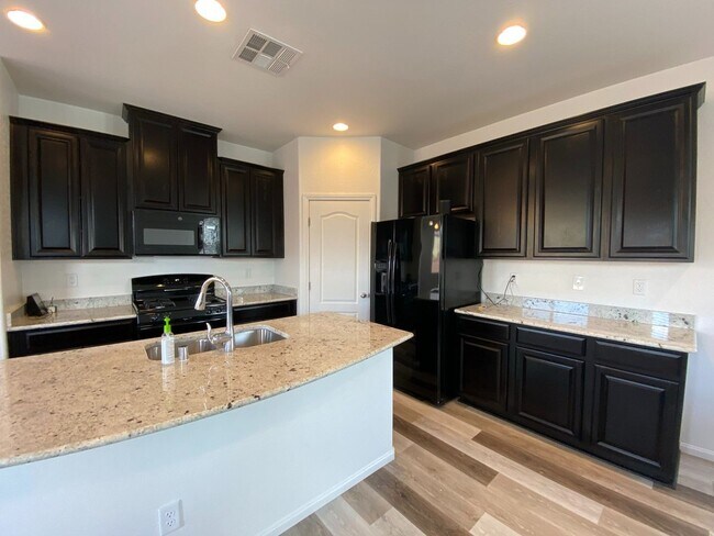 Building Photo - Gorgeous Home in Gated Community!