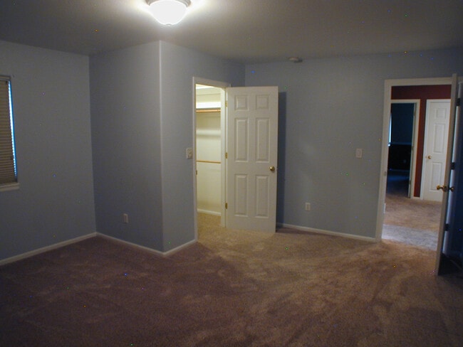 Building Photo - House For Lease