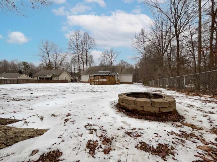 Building Photo - 100 Broken Lance Dr