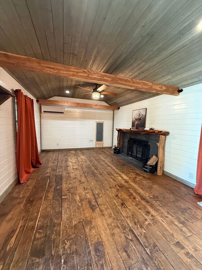 Building Photo - Beautiful 2 bedroom, 2.5 bath POOL home!!!!
