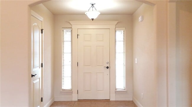 Building Photo - 2703 SW Ledbury Cove