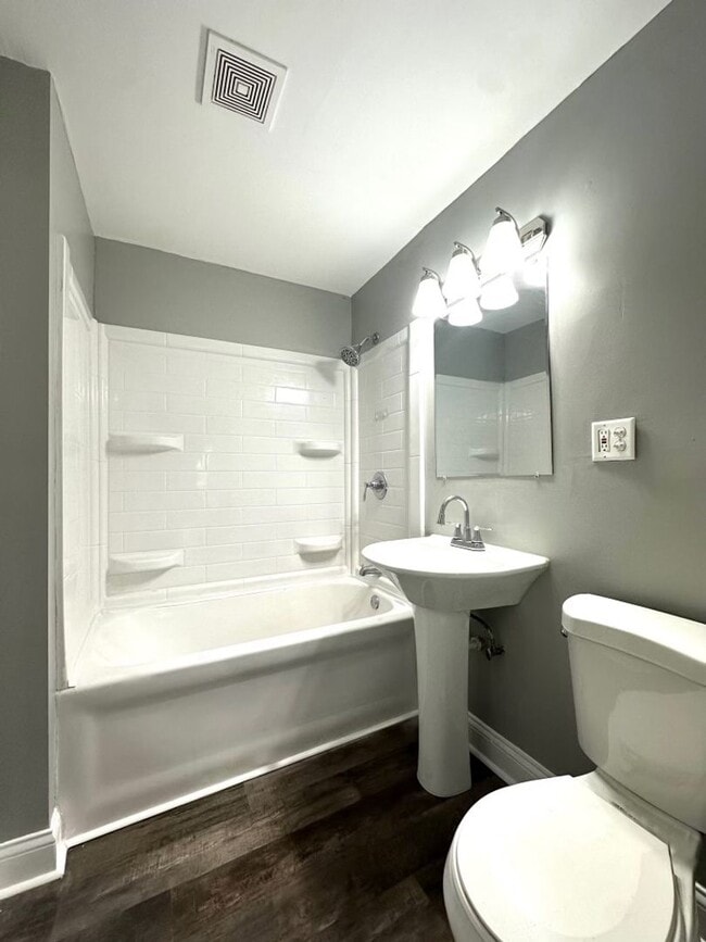 Building Photo - Exquisite 4 Bedroom 2 Bathroom Home in Min...