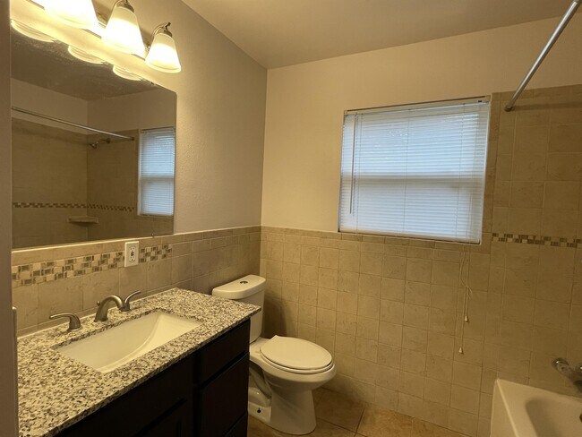 Building Photo - 4606 Nesbitt Dr