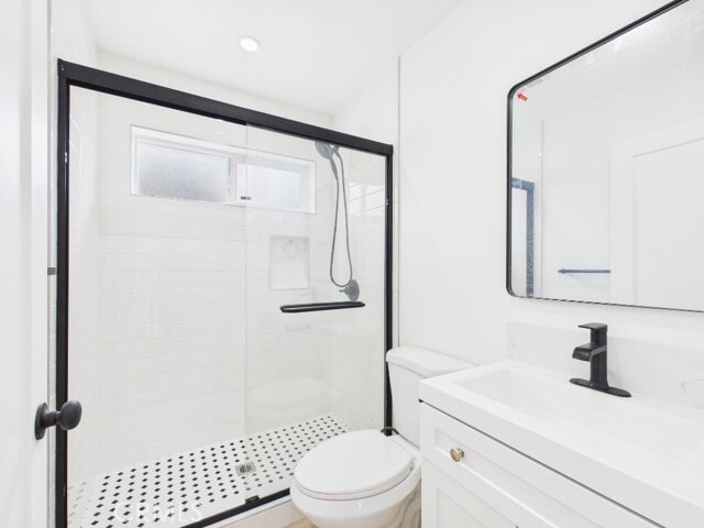 Building Photo - 748 Newport Ave