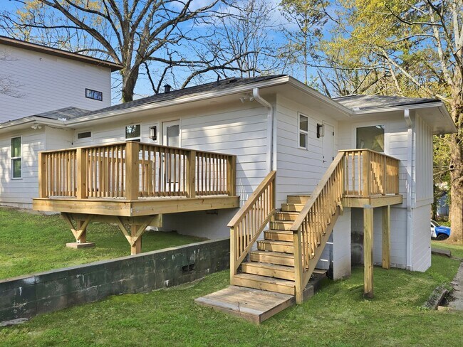 Building Photo - COMING SOON! Gorgeous 3 Bedroom 2 Bath ranch in Venetian Hills