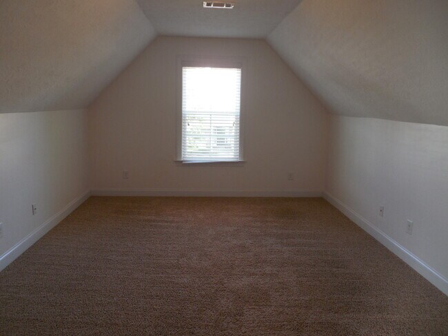 Building Photo - 812 Herrington Dr