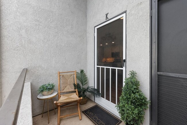 Building Photo - beautifully upgraded 2-bedroom, 1-bath condo in the highly desirable Bench Mark Villas Community