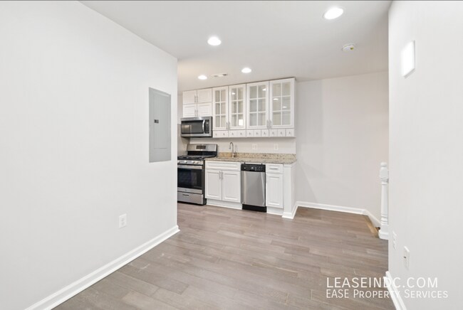 Building Photo - 1223 16th St NE