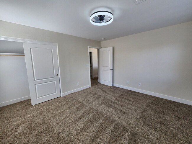 Building Photo - In the Heart of Green Valley Ranch