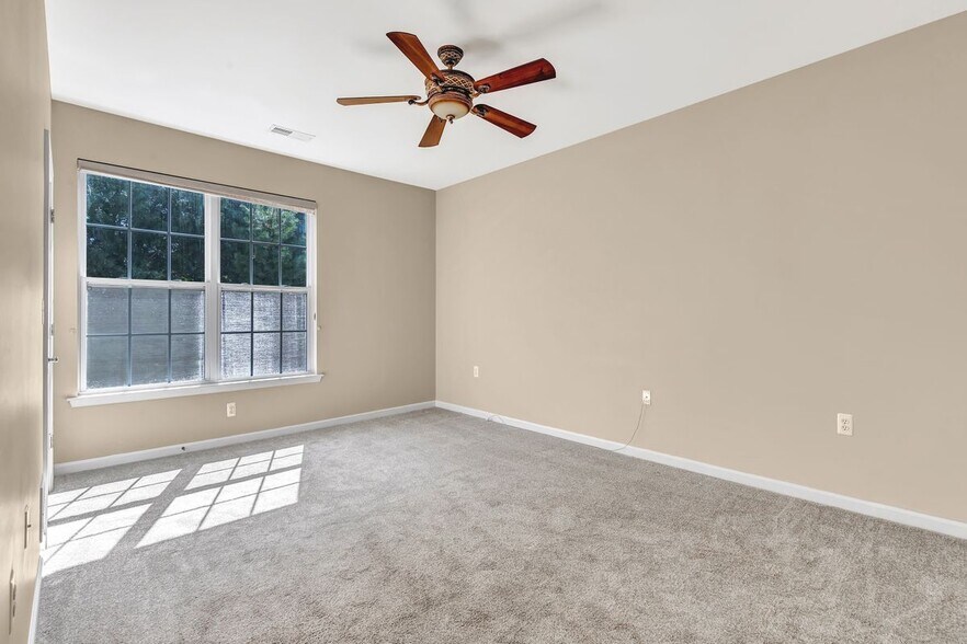 Building Photo - 632 Sophee Ln