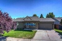 Building Photo - Sweet 2 Bed 1 Bath House with a Fenced Yard in Post Falls!