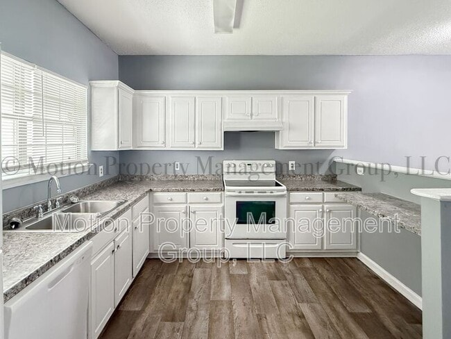 Building Photo - 6710 Sunset Hills Blvd