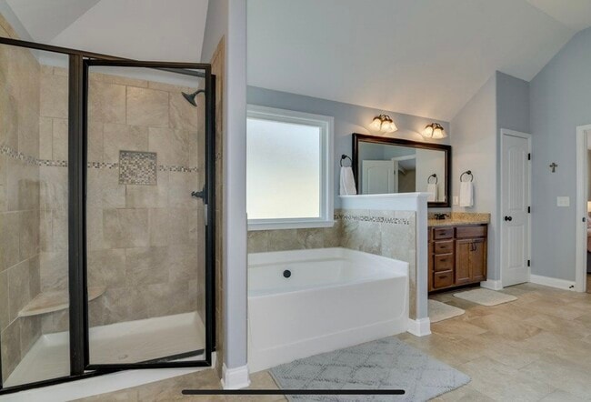 Master bathroom - 5464 Everlook Cir
