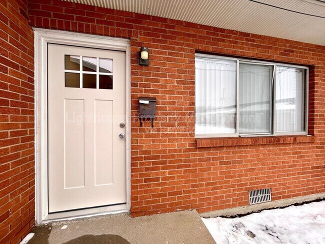 Building Photo - 2874 Taft Ave SW