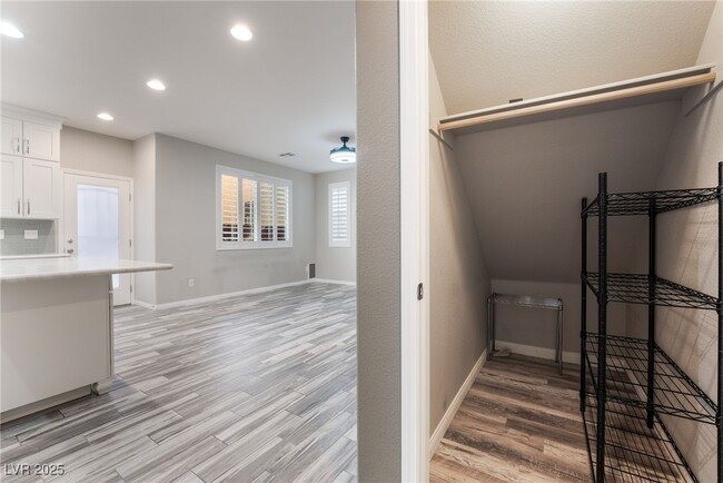 Building Photo - 10627 Seasonable Dr