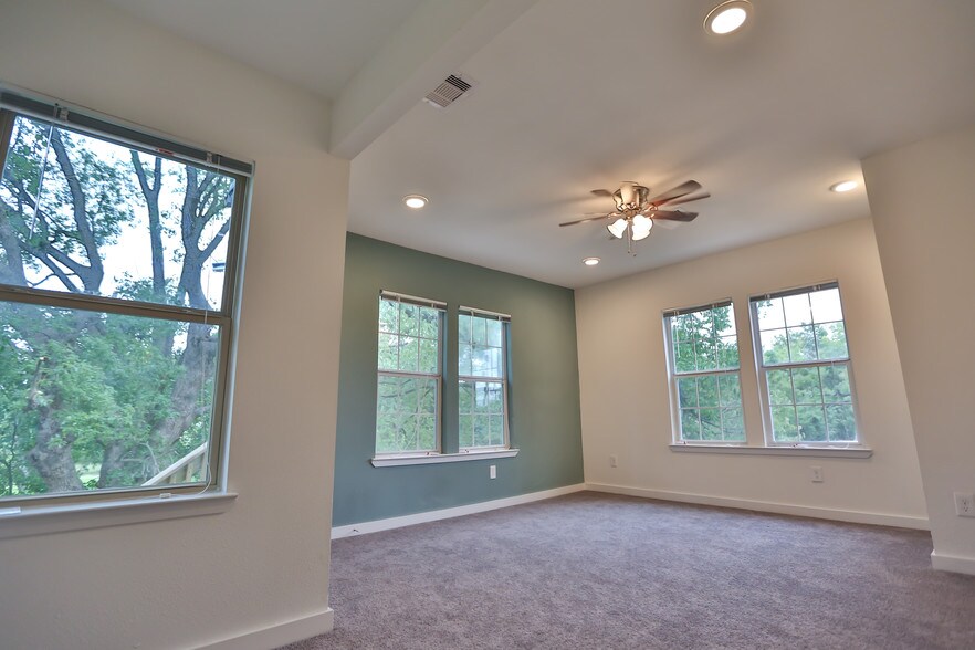 Master Bedroom - 3203 Elgin St