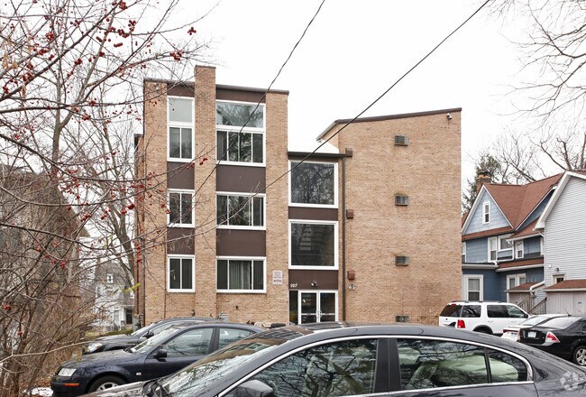 Building Photo - Forest Glen