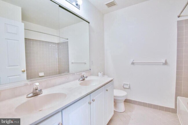 Building Photo - 139 Birchwood Dr