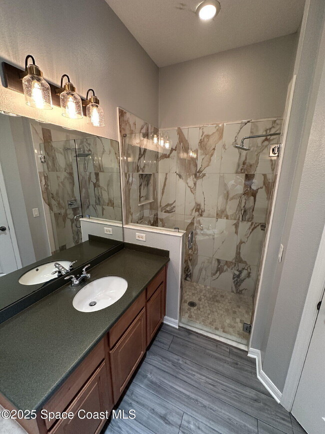 Building Photo - 1317 Ballinton Dr