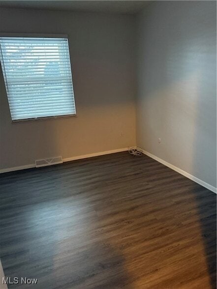 Building Photo - 193 Surrey Ln