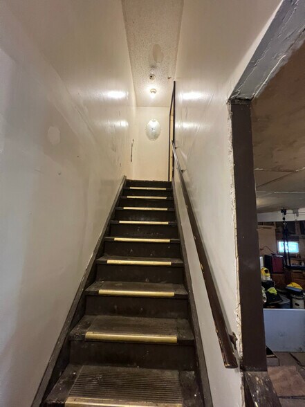 Building Photo - 8015 Colonial Dr